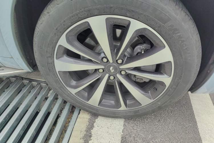 Used Li Auto ONE 2020 Extended-Range 6-Seater Version Right Front Wheel Hub