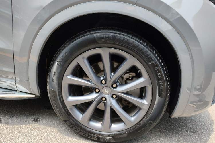 Used Li Auto ONE 2020 Extended-Range 6-Seater Version Right Front Wheel Hub