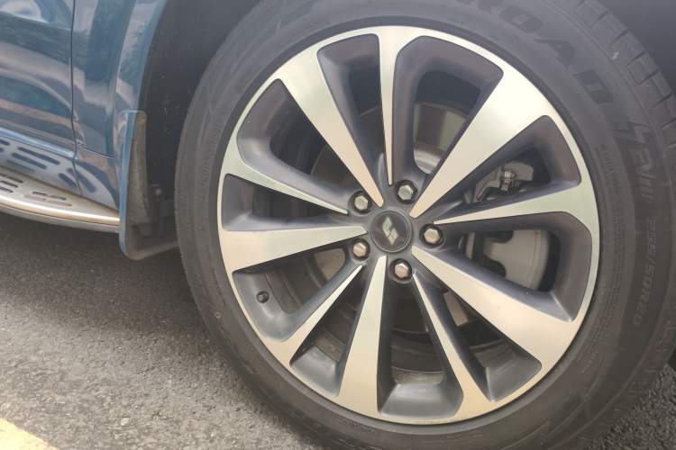 Used Li Auto ONE 2020 Range-Extended 7-Seater Version Right Front Wheel Hub