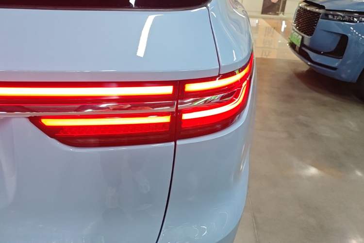 Used Li Auto ONE 2020 Extended-Range 6-Seater Version Right Rear Taillight