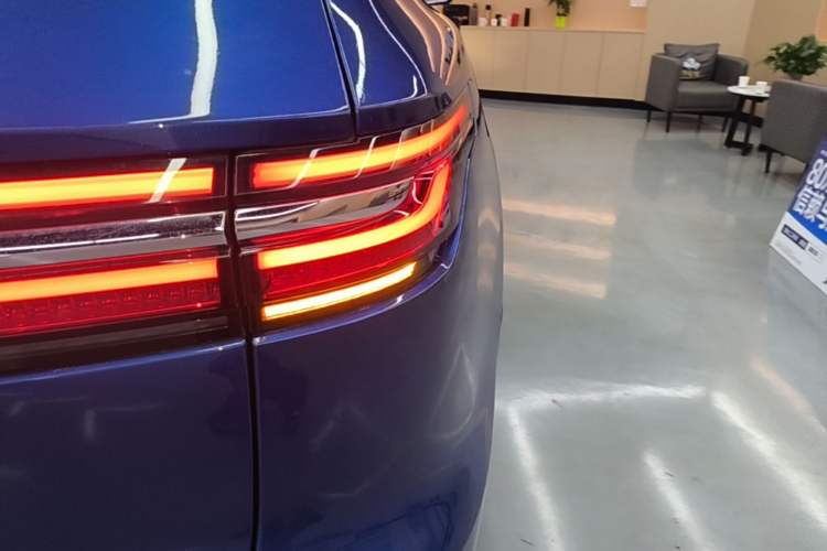Used Li Auto ONE 2020 Extended-Range 6-Seater Version Right Rear Taillight