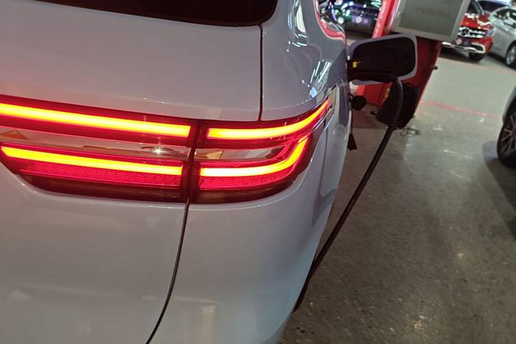 Used Li Auto ONE 2020 Extended-Range 6-Seater Version Right Rear Taillight