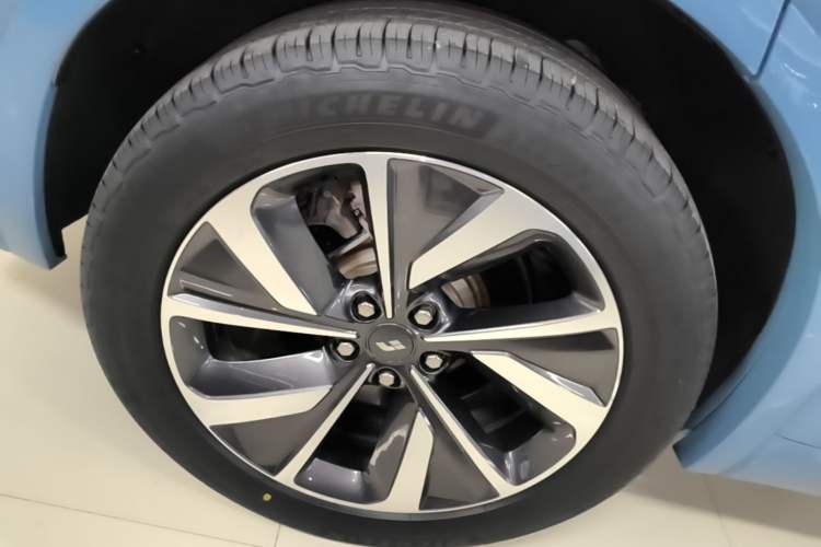 Used Li Auto ONE 2020 Extended-Range 6-Seater Version Right Rear Wheel Hub