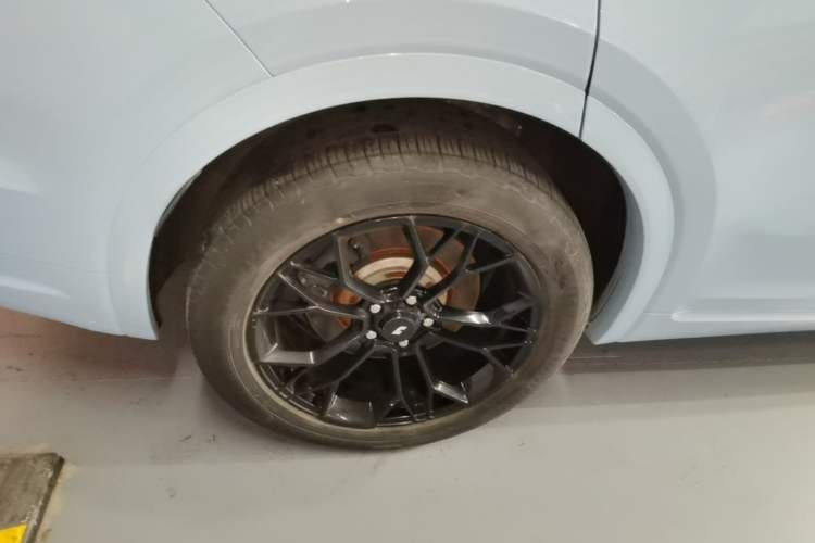 Used Li Auto ONE 2020 Extended-Range 6-Seater Version Right Rear Wheel Hub