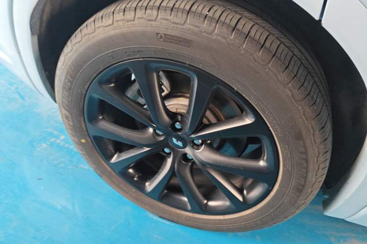 Used Li Auto ONE 2020 Range-Extended 7-Seater Version Right Rear Wheel Hub