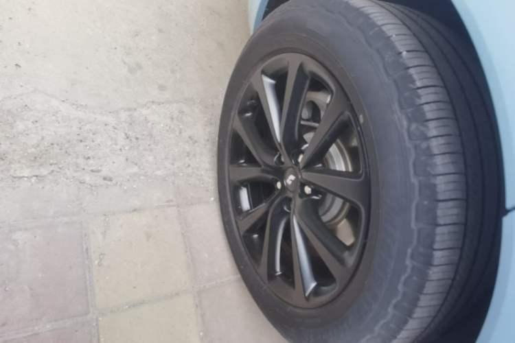 Used Li Auto ONE 2020 Extended-Range 6-Seater Version Right Rear Wheel Hub