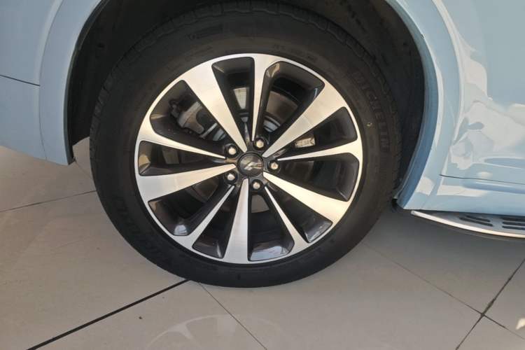 Used Li Auto ONE 2020 Extended-Range 6-Seater Version Right Rear Wheel Hub