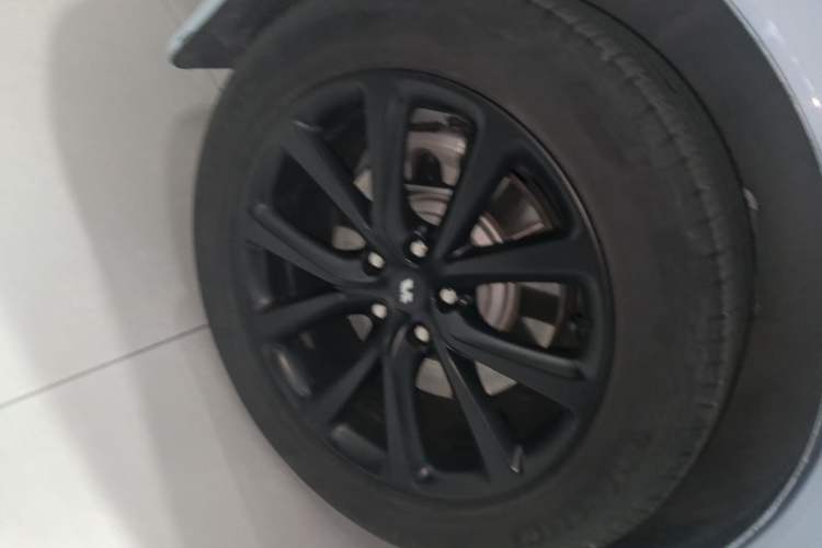 Used Li Auto ONE 2020 Extended-Range 6-Seater Version Right Rear Wheel Hub