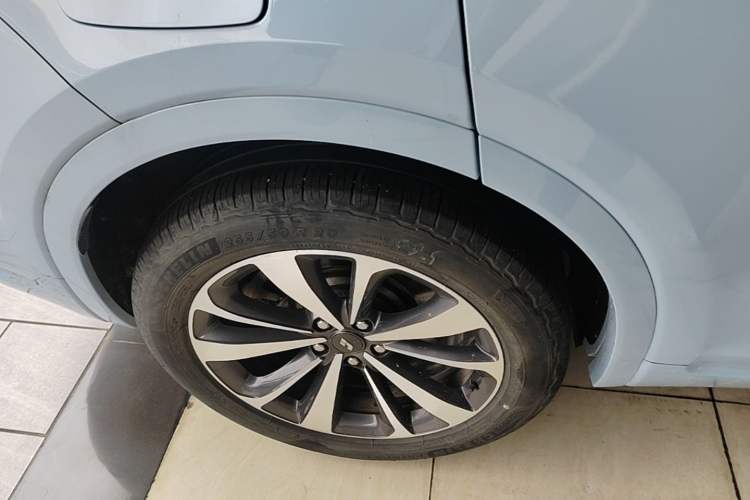 Used Li Auto ONE 2020 Extended-Range 6-Seater Version Right Rear Wheel Hub