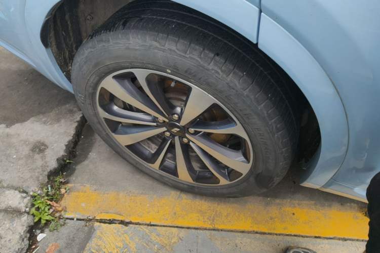 Used Li Auto ONE 2020 Extended-Range 6-Seater Version Right Rear Wheel Hub