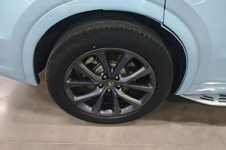 Used Li Auto ONE 2020 Extended-Range 6-Seater Version Right Rear Wheel Hub