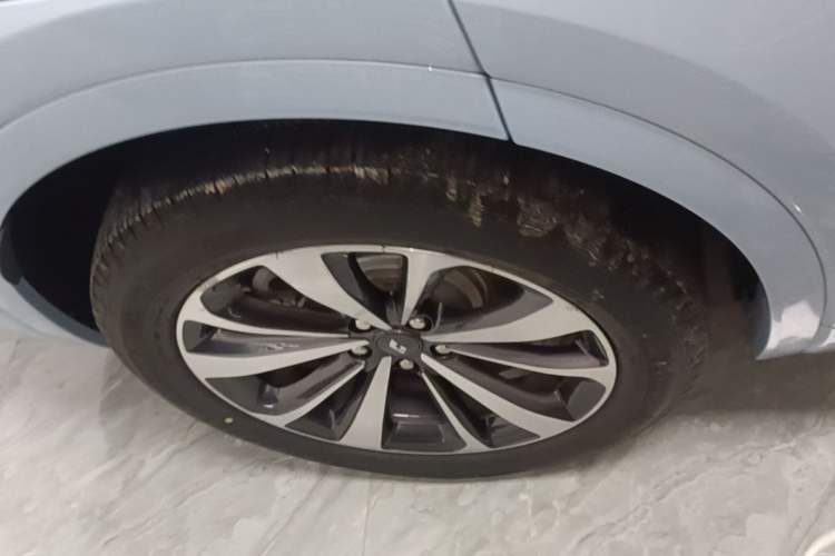 Used Li Auto ONE 2020 Extended-Range 6-Seater Version Right Rear Wheel Hub