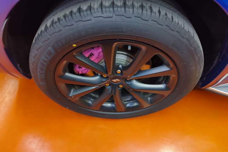 Used Li Auto ONE 2020 Extended-Range 6-Seater Version Right Rear Wheel Hub