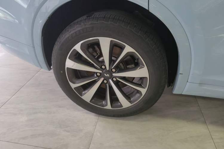 Used Li Auto ONE 2020 Extended-Range 6-Seater Version Right Rear Wheel Hub