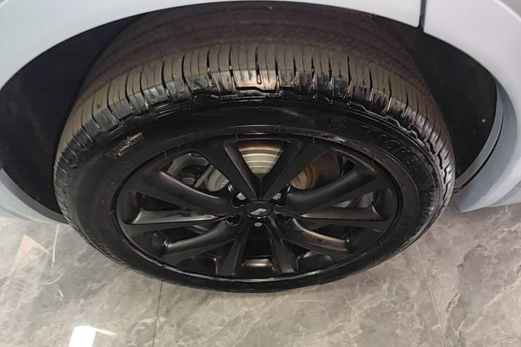 Used Li Auto ONE 2020 Extended-Range 6-Seater Version Right Rear Wheel Hub