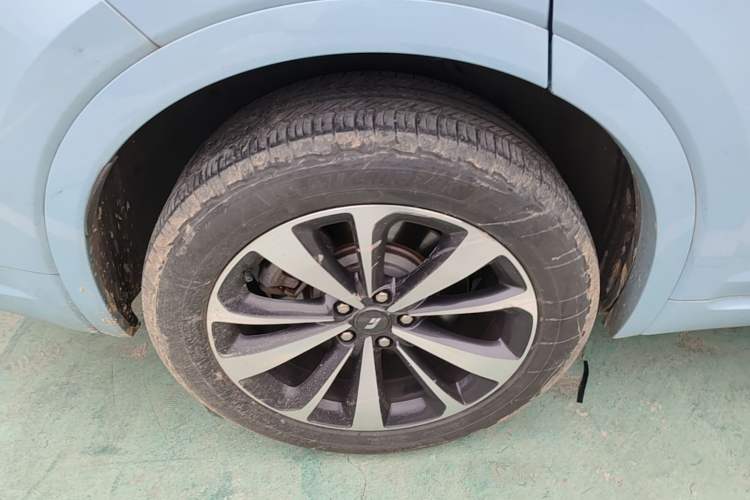 Used Li Auto ONE 2020 Extended-Range 6-Seater Version Right Rear Wheel Hub