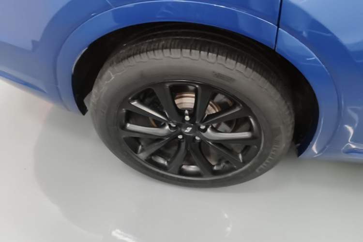 Used Li Auto ONE 2020 Extended-Range 6-Seater Version Right Rear Wheel Hub
