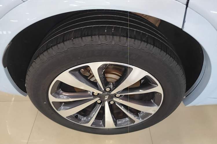 Used Li Auto ONE 2020 Extended-Range 6-Seater Version Right Rear Wheel Hub
