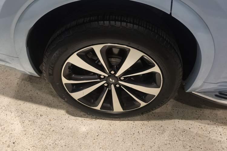 Used Li Auto ONE 2020 Extended-Range 6-Seater Version Right Rear Wheel Hub