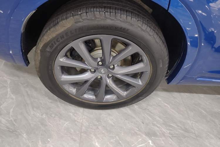 Used Li Auto ONE 2020 Extended-Range 6-Seater Version Right Rear Wheel Hub