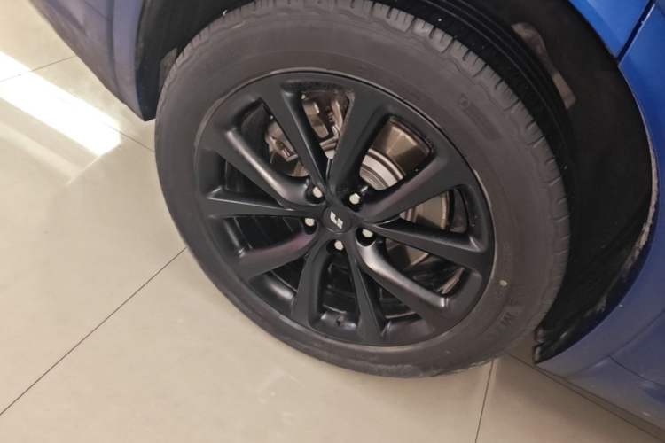 Used Li Auto ONE 2020 Extended-Range 6-Seater Version Right Rear Wheel Hub