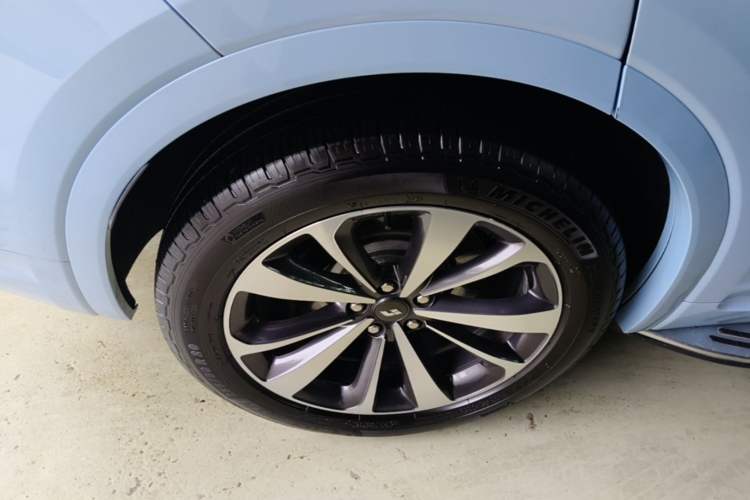 Used Li Auto ONE 2020 Extended-Range 6-Seater Version Right Rear Wheel Hub