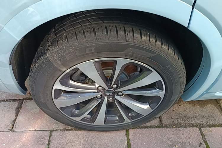 Used Li Auto ONE 2020 Extended-Range 6-Seater Version Right Rear Wheel Hub
