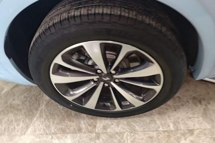 Used Li Auto ONE 2020 Extended-Range 6-Seater Version Right Rear Wheel Hub