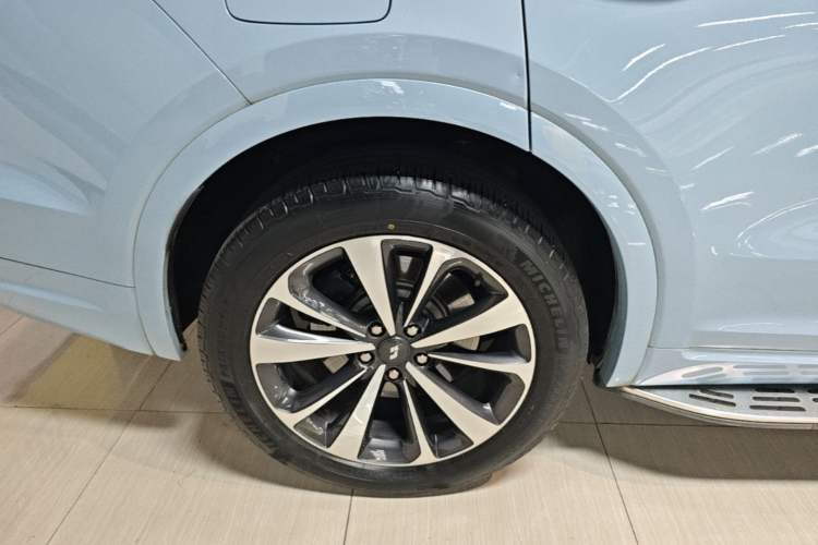 Used Li Auto ONE 2020 Range-Extended 7-Seater Version Right Rear Wheel Hub