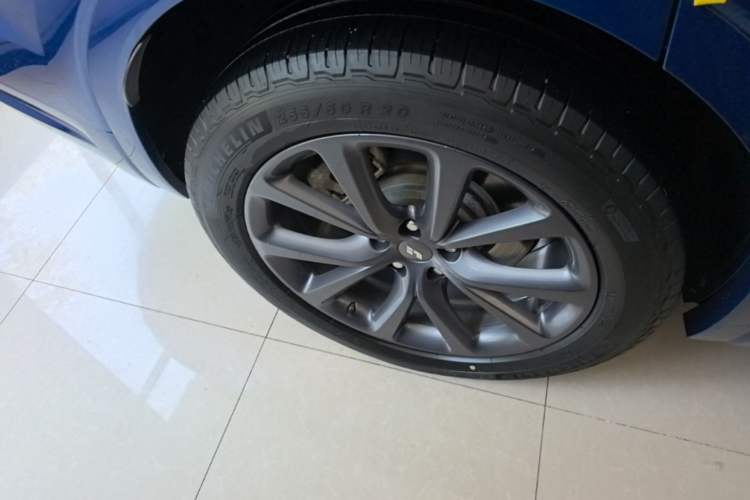 Used Li Auto ONE 2020 Extended-Range 6-Seater Version Right Rear Wheel Hub