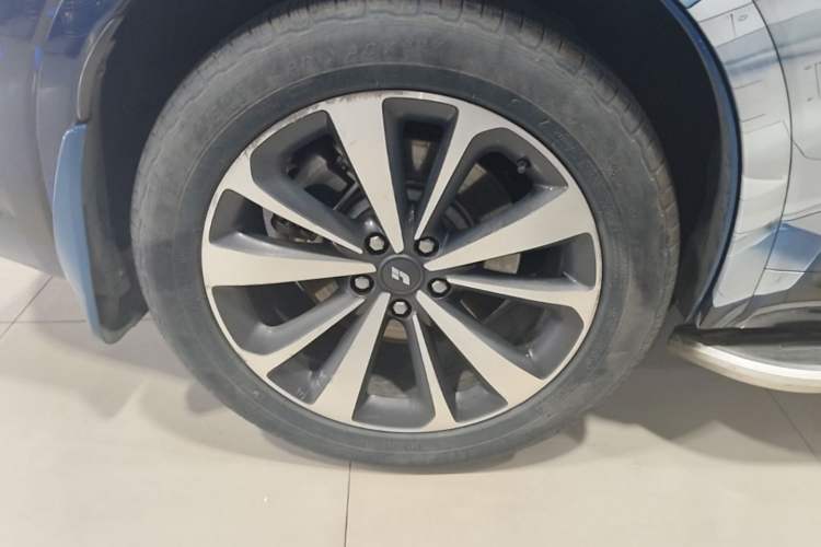 Used Li Auto ONE 2020 Extended-Range 6-Seater Version Right Rear Wheel Hub