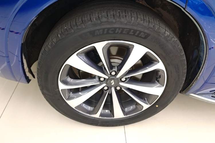 Used Li Auto ONE 2020 Extended-Range 6-Seater Version Right Rear Wheel Hub