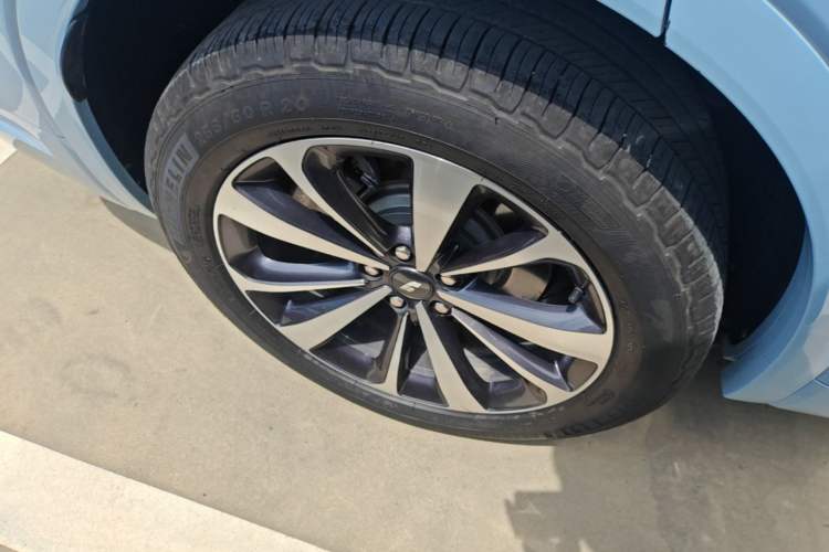 Used Li Auto ONE 2020 Extended-Range 6-Seater Version Right Rear Wheel Hub