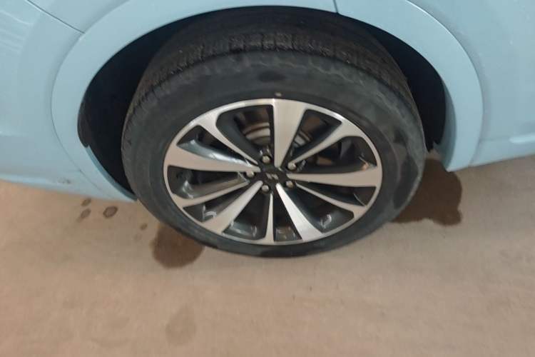 Used Li Auto ONE 2020 Extended-Range 6-Seater Version Right Rear Wheel Hub