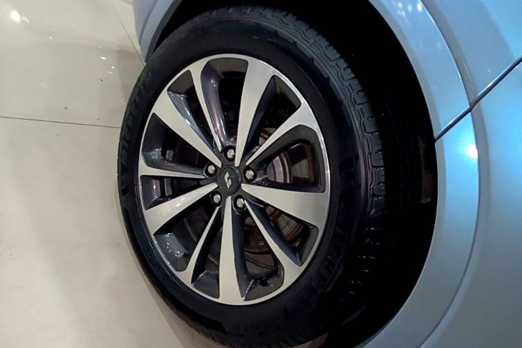 Used Li Auto ONE 2020 Extended-Range 6-Seater Version Right Rear Wheel Hub