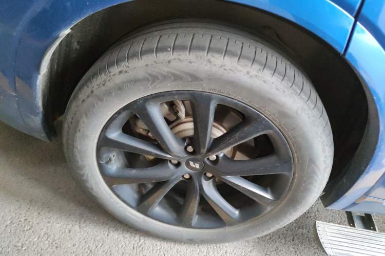Used Li Auto ONE 2020 Range-Extended 7-Seater Version Right Rear Wheel Hub