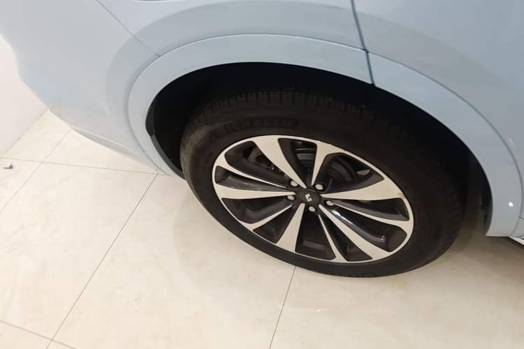 Used Li Auto ONE 2020 Extended-Range 6-Seater Version Right Rear Wheel Hub