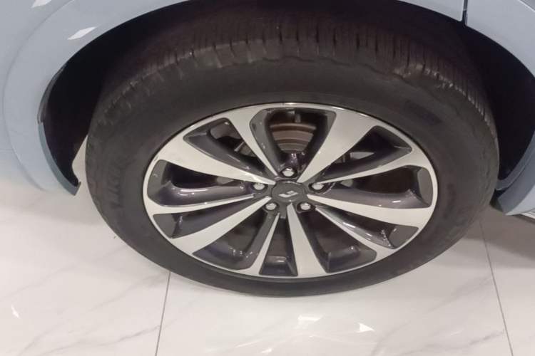 Used Li Auto ONE 2020 Extended-Range 6-Seater Version Right Rear Wheel Hub