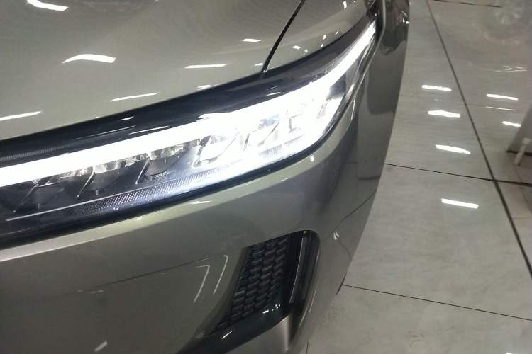 Used Li Auto ONE 2020 Extended-Range 6-Seater Version Left Front Headlight
