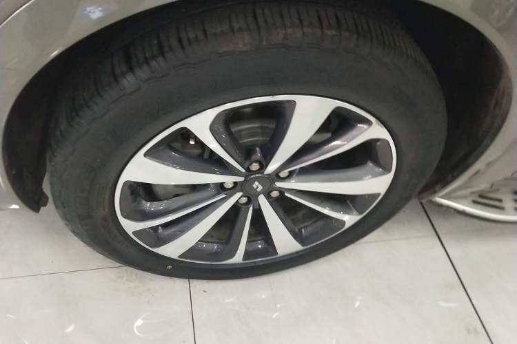Used Li Auto ONE 2020 Extended-Range 6-Seater Version Left Front Wheel Hub