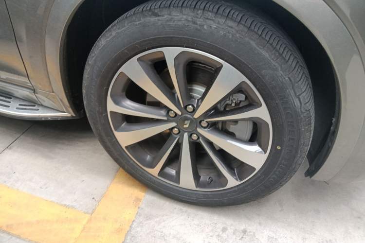 Used Li Auto ONE 2020 Extended-Range 6-Seater Version Right Front Wheel Hub