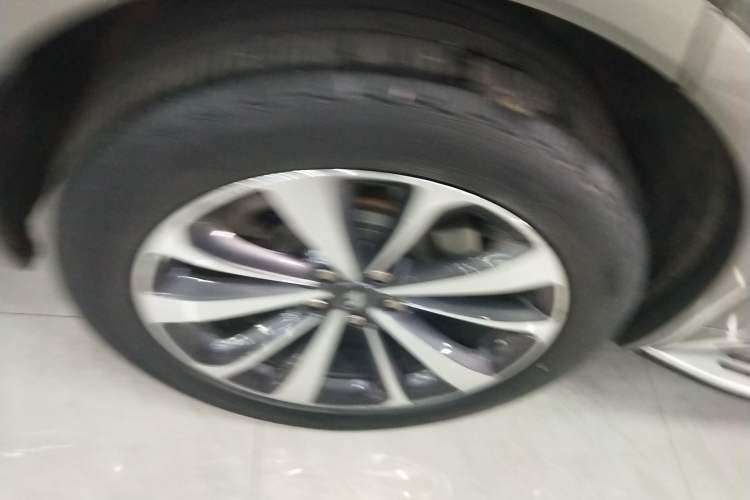 Used Li Auto ONE 2020 Extended-Range 6-Seater Version Right Rear Wheel Hub