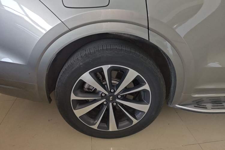 Used Li Auto ONE 2020 Extended-Range 6-Seater Version Right Rear Wheel Hub
