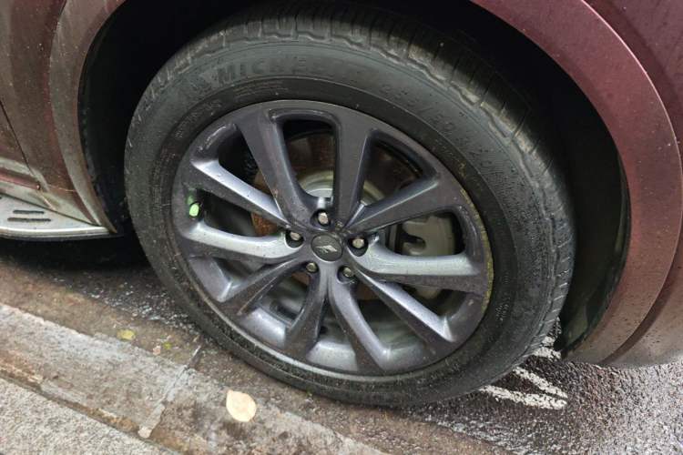 Used Li Auto ONE 2020 Extended-Range 6-Seater Version Right Front Wheel Hub