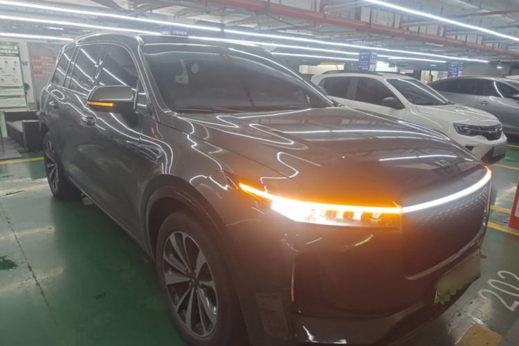 Used Li Auto ONE 2020 Extended-Range 6-Seater Version Front Right 45 Deg