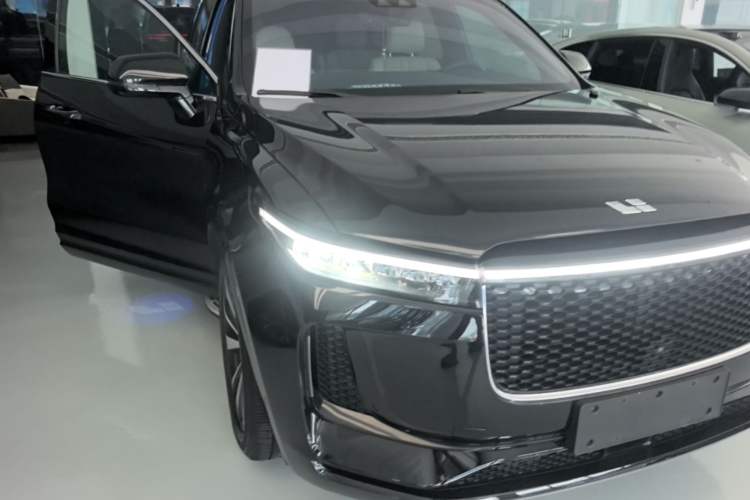 Used Li Auto ONE 2020 Extended-Range 6-Seater Version Front Right 45 Deg