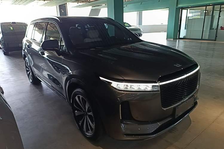Used Li Auto ONE 2020 Extended-Range 6-Seater Version Front Right 45 Deg