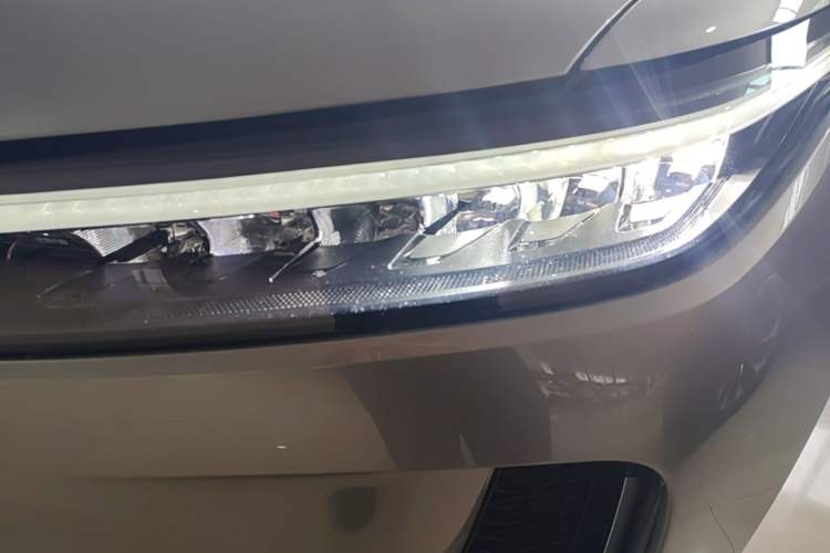 Used Li Auto ONE 2020 Extended-Range 6-Seater Version Left Front Headlight