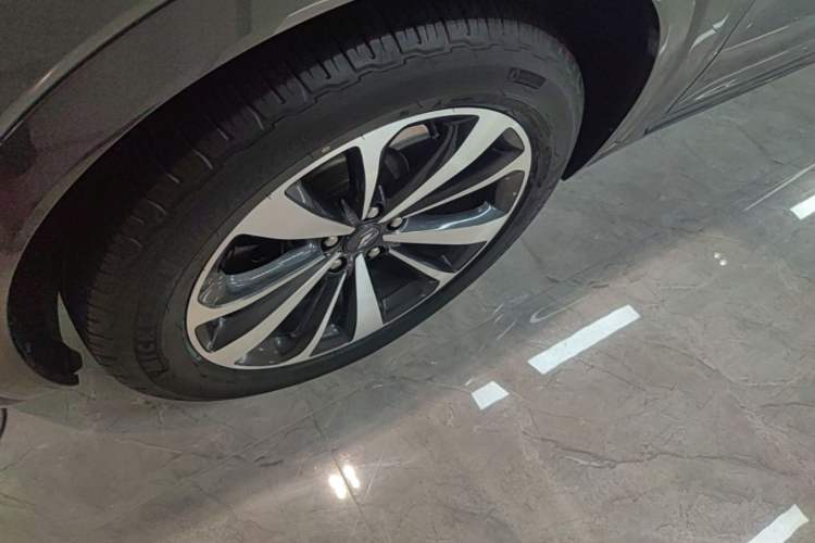 Used Li Auto ONE 2020 Extended-Range 6-Seater Version Left Front Wheel Hub