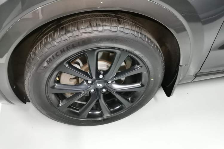 Used Li Auto ONE 2020 Extended-Range 6-Seater Version Left Front Wheel Hub